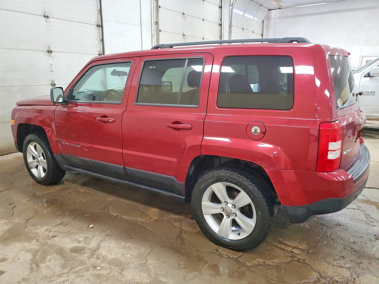 2014 Jeep Patriot Latitude Red vin: 1C4NJRFB8ED852984