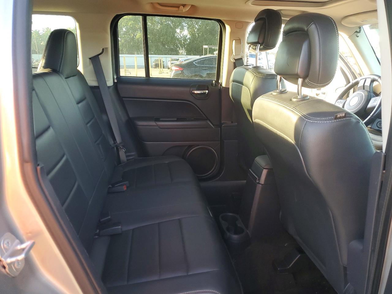 2015 Jeep Patriot Latitude Silver vin: 1C4NJRFB8FD218298