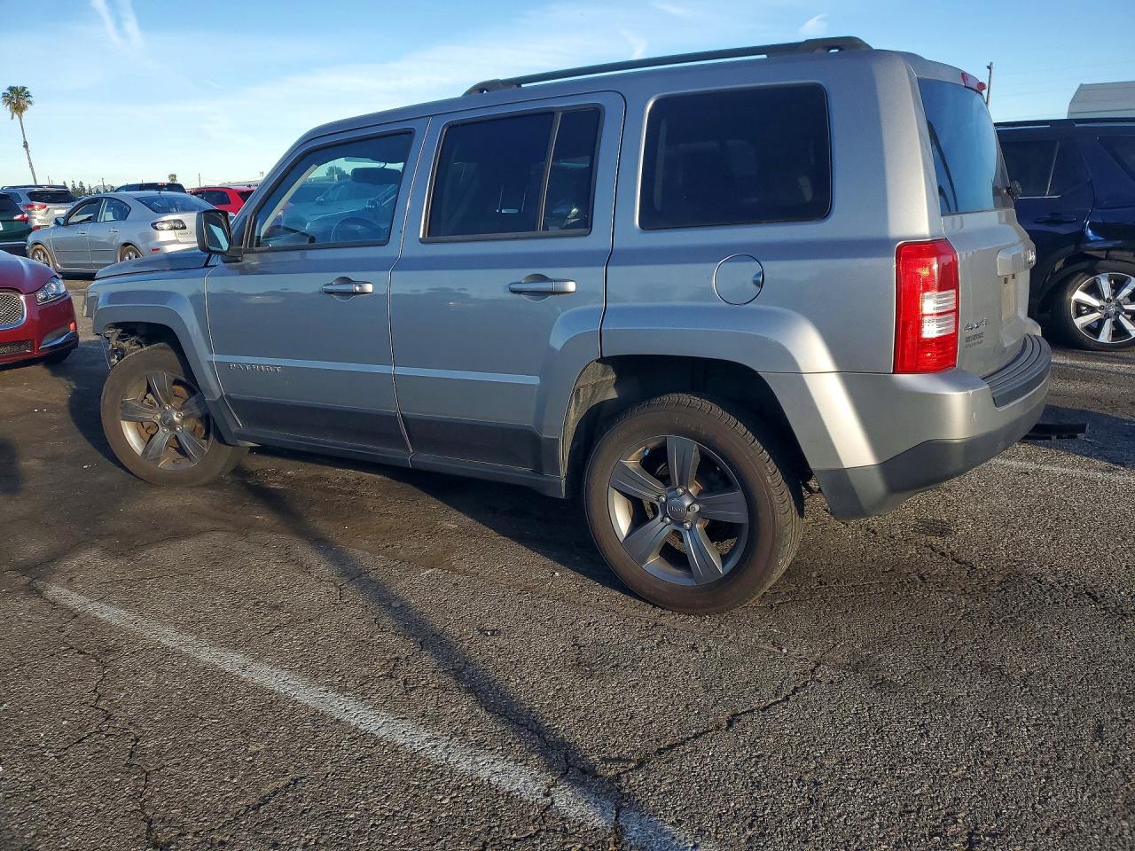 2015 Jeep Patriot Latitude Silver vin: 1C4NJRFB8FD218298