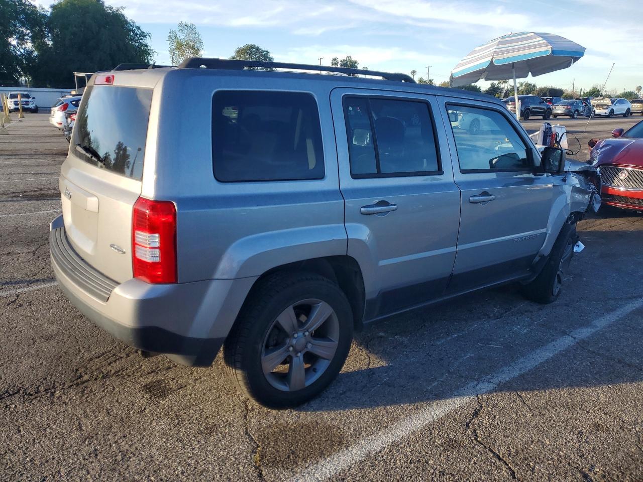 2015 Jeep Patriot Latitude Silver vin: 1C4NJRFB8FD218298