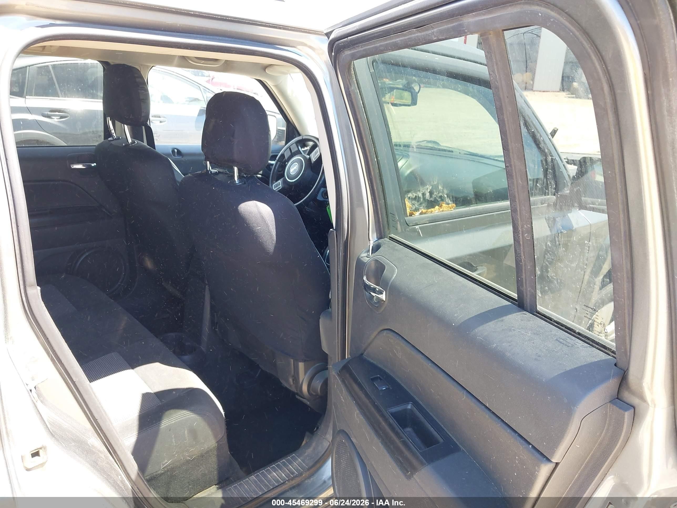 2012 Jeep Patriot Latitude Gray vin: 1C4NJRFB9CD683605