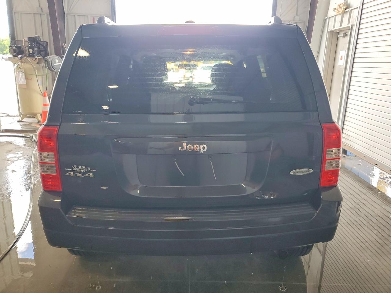 2014 Jeep Patriot Latitude Gray vin: 1C4NJRFB9ED713074