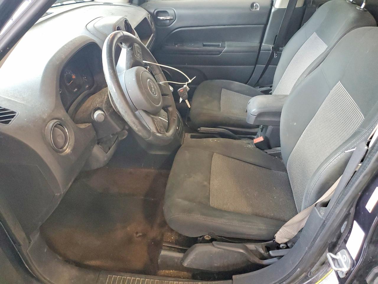 2014 Jeep Patriot Latitude Gray vin: 1C4NJRFB9ED713074