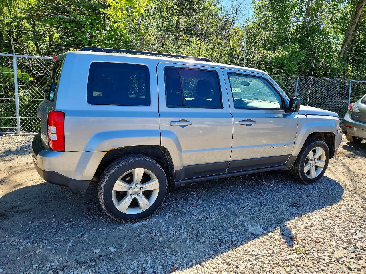 2014 Jeep Patriot Latitude Silver vin: 1C4NJRFB9ED734622