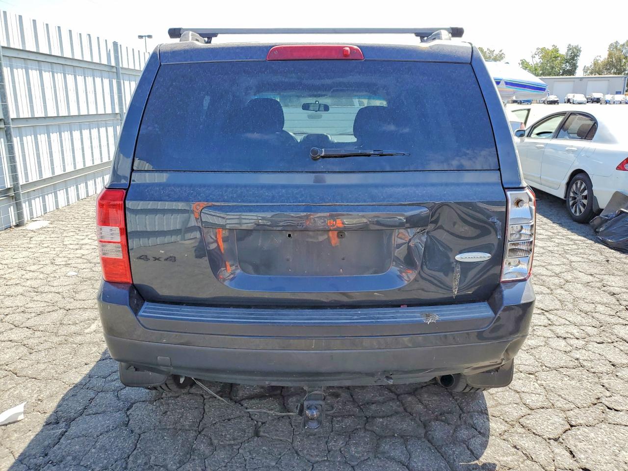 2014 Jeep Patriot Latitude Gray vin: 1C4NJRFB9ED759715