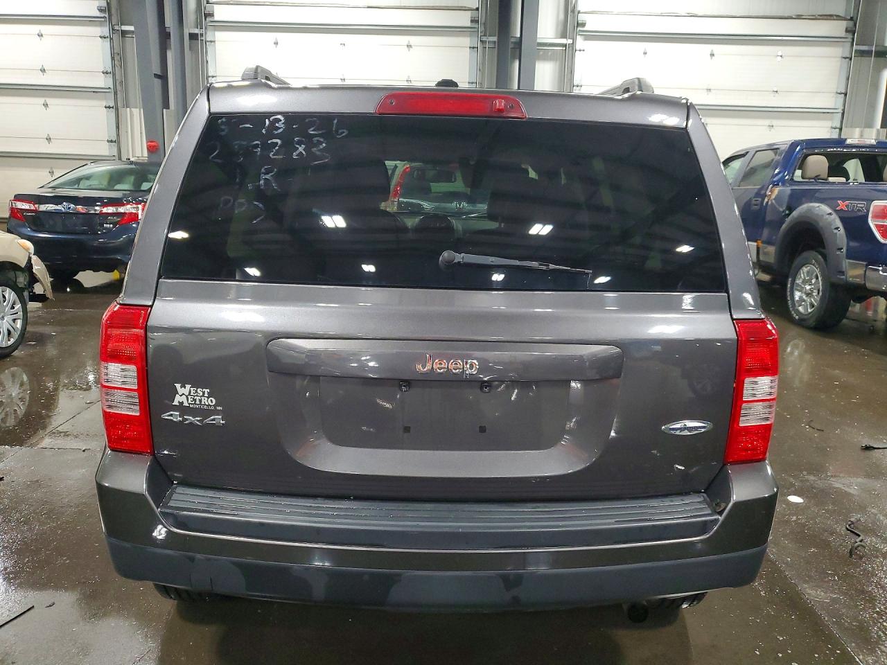 2015 Jeep Patriot Latitude Gray vin: 1C4NJRFB9FD396818