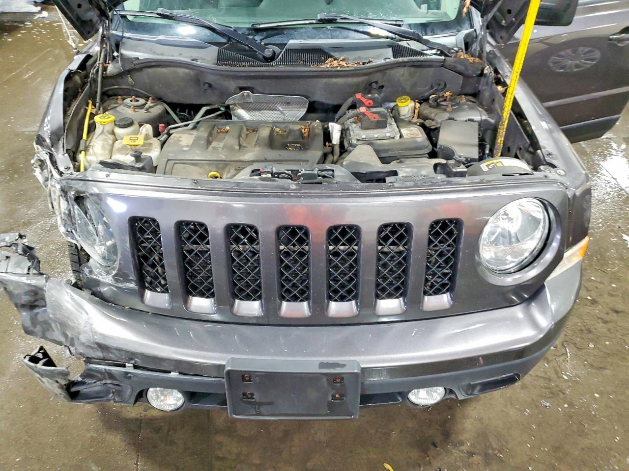 2015 Jeep Patriot Latitude Gray vin: 1C4NJRFB9FD396818