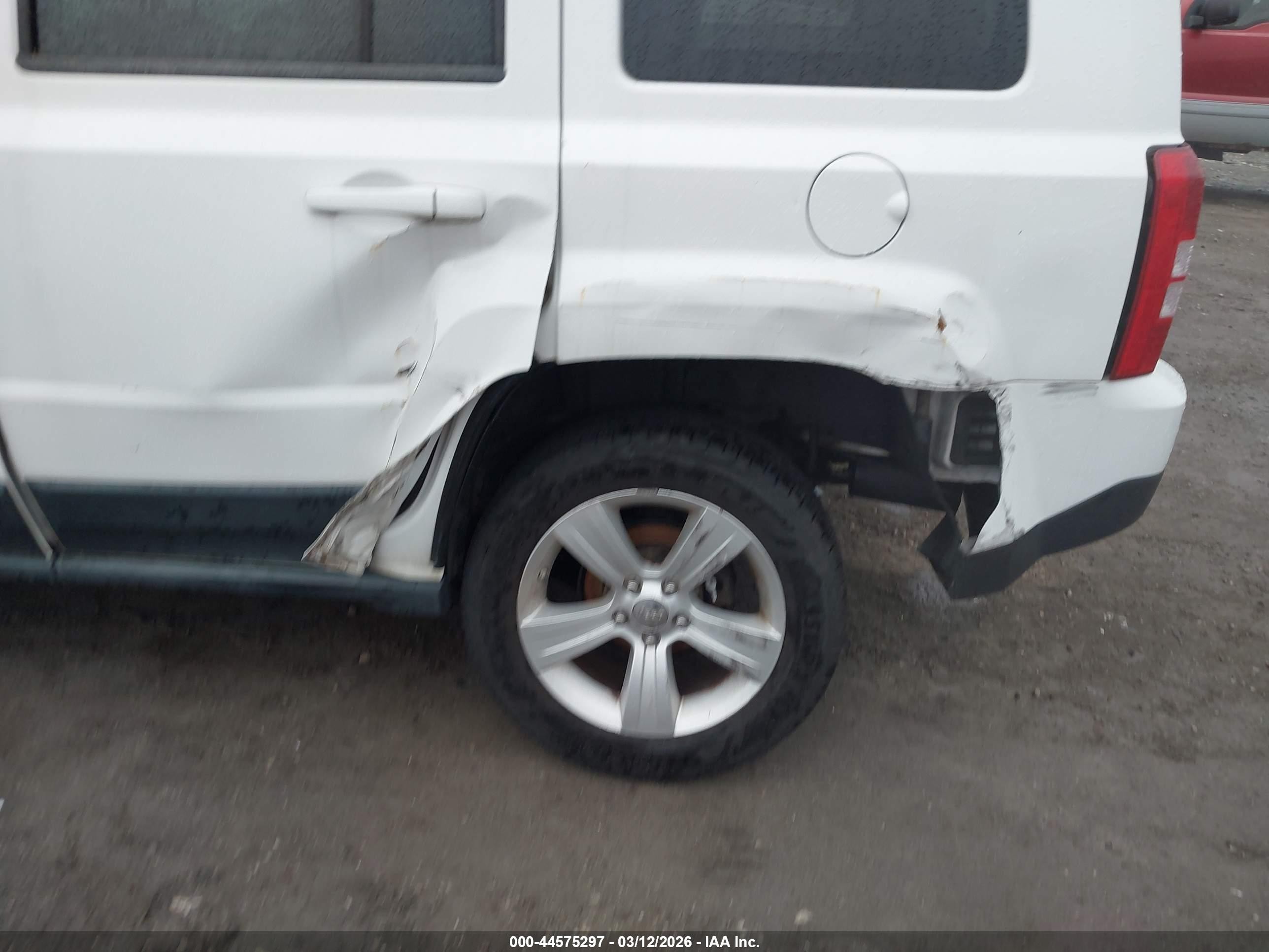 2012 Jeep Patriot Latitude White vin: 1C4NJRFBXCD511180