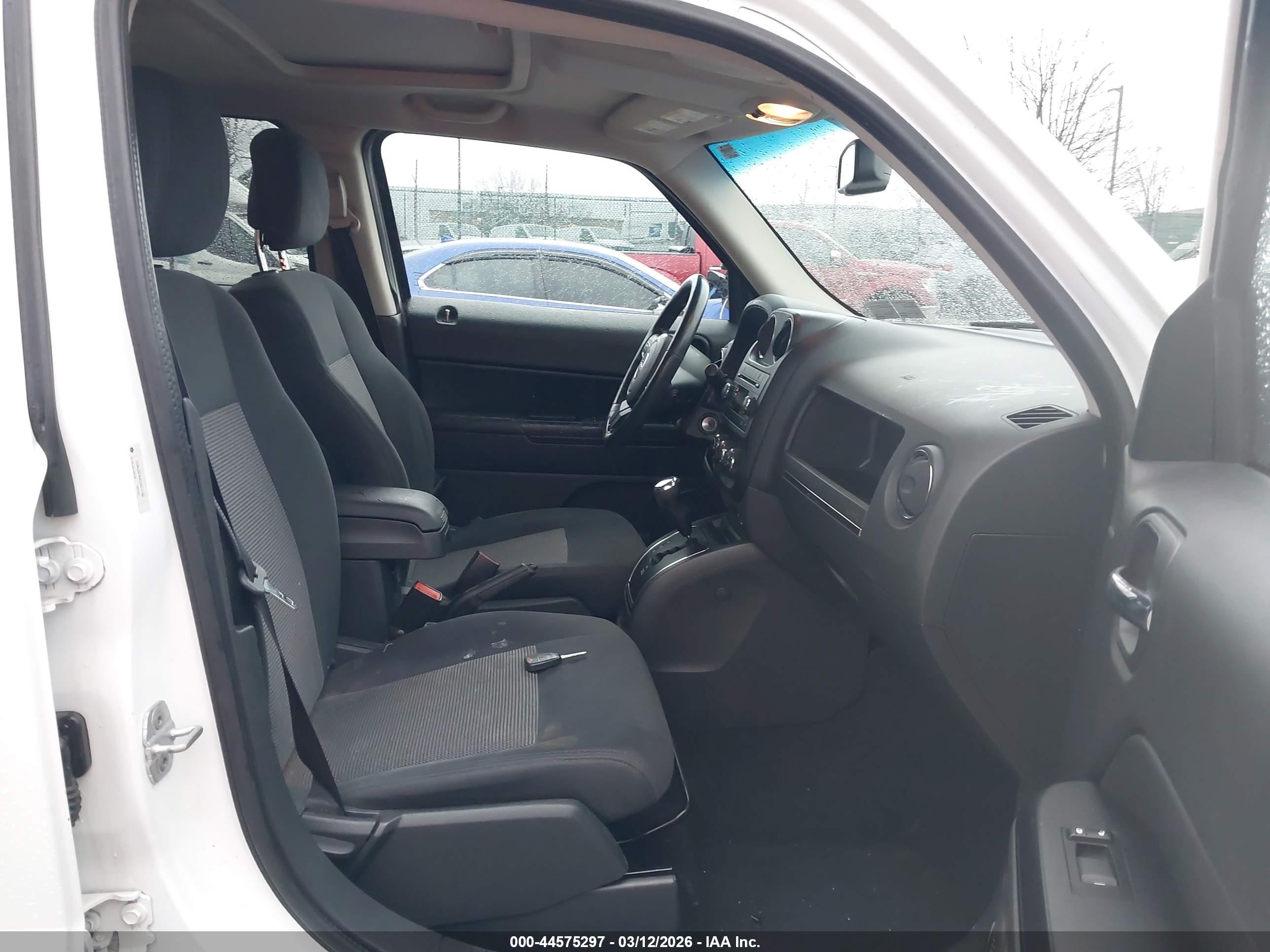 2012 Jeep Patriot Latitude White vin: 1C4NJRFBXCD511180
