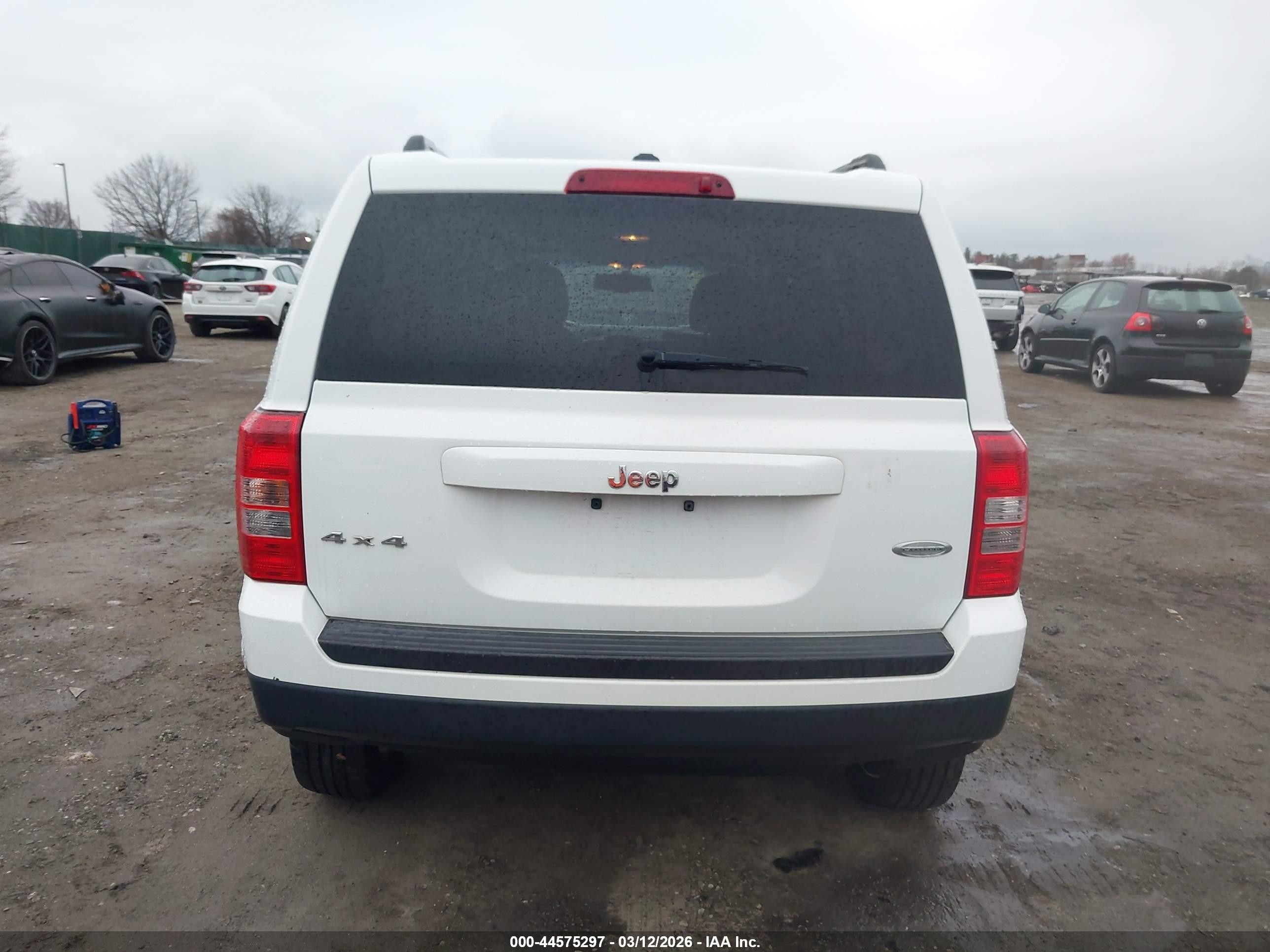 2012 Jeep Patriot Latitude White vin: 1C4NJRFBXCD511180
