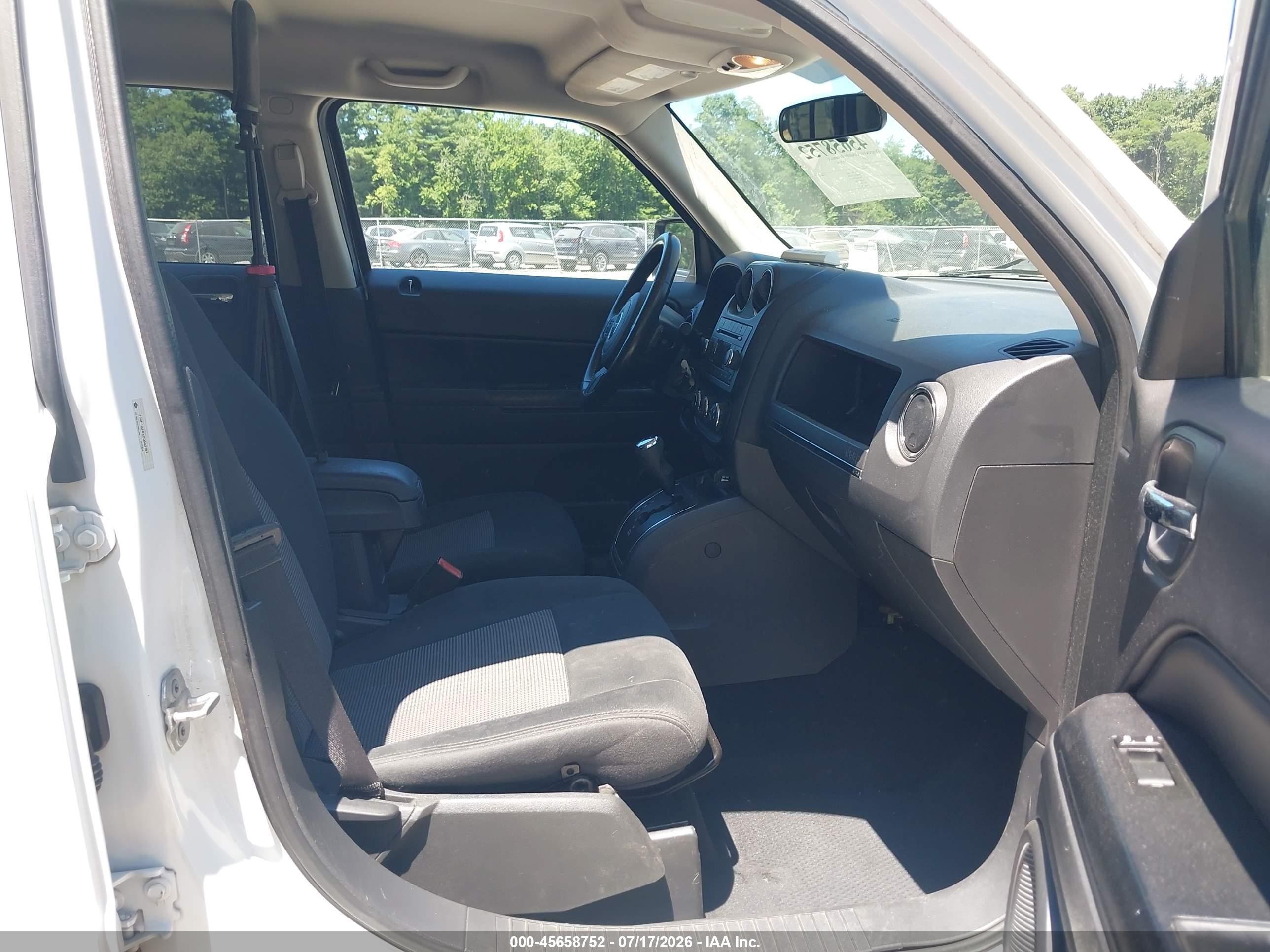 2012 Jeep Patriot Latitude Белый vin: 1C4NJRFBXCD543787