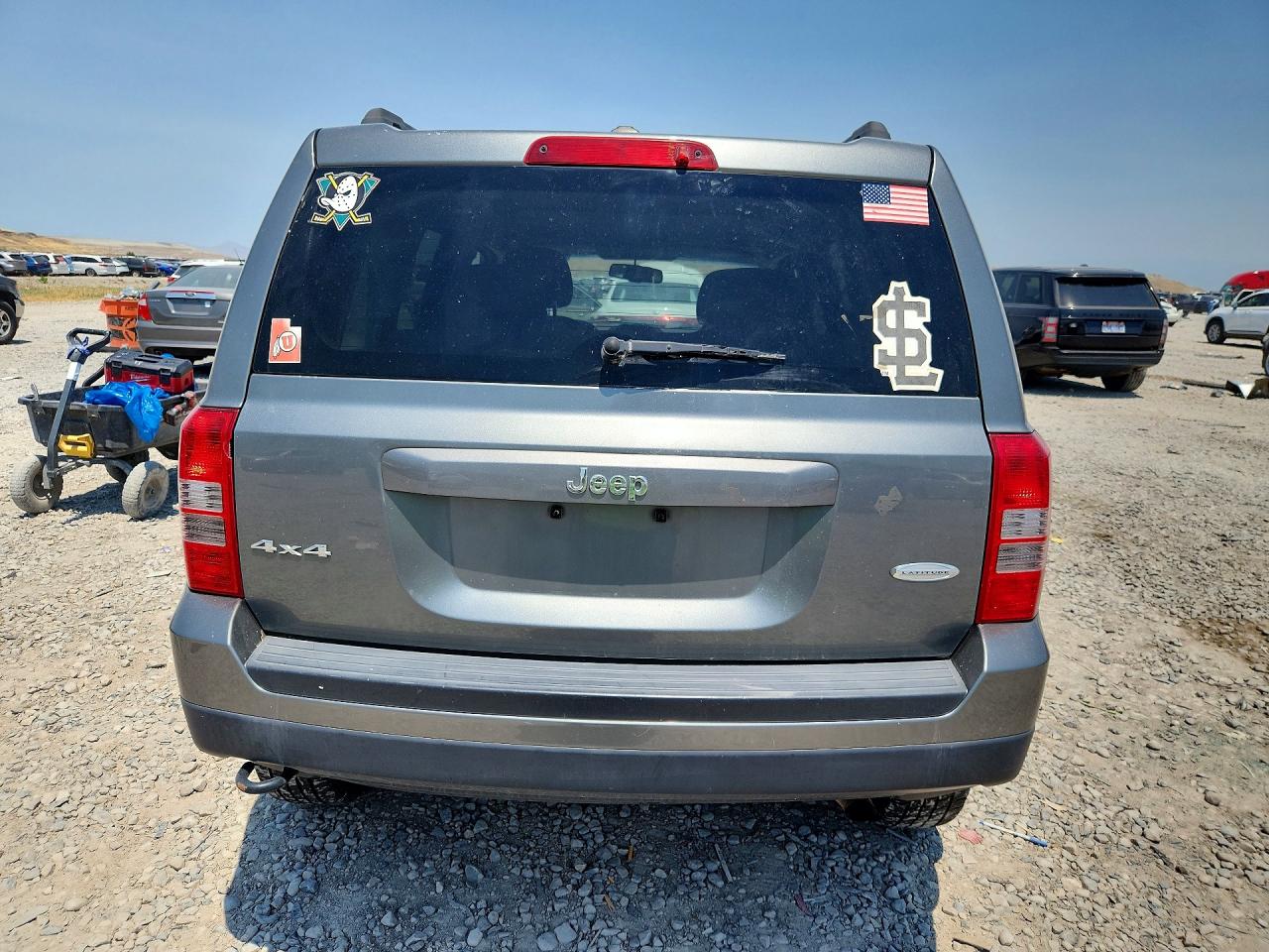 2012 Jeep Patriot Latitude Gray vin: 1C4NJRFBXCD603311
