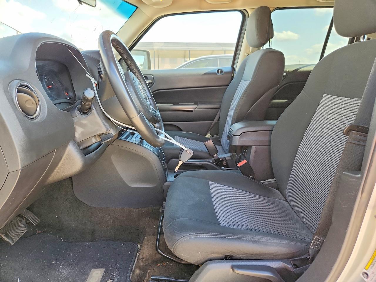 2013 Jeep Patriot Latitude Silver vin: 1C4NJRFBXDD260033