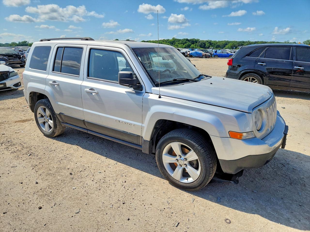 2013 Jeep Patriot Latitude Silver vin: 1C4NJRFBXDD260033