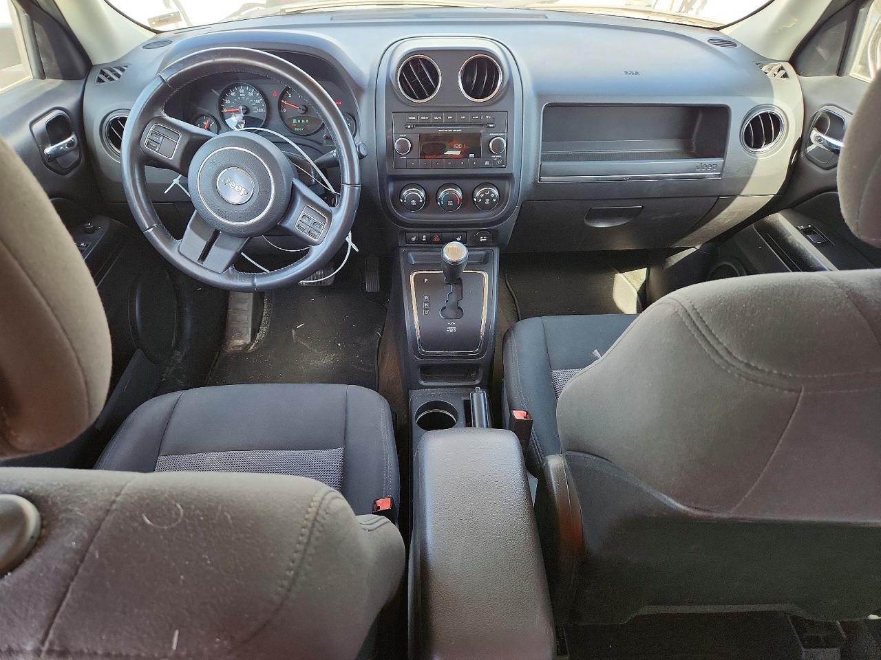 2013 Jeep Patriot Latitude Silver vin: 1C4NJRFBXDD260033