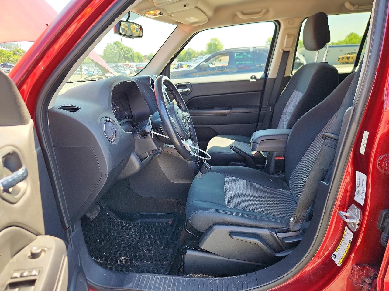2014 Jeep Patriot Latitude Red vin: 1C4NJRFBXED501591