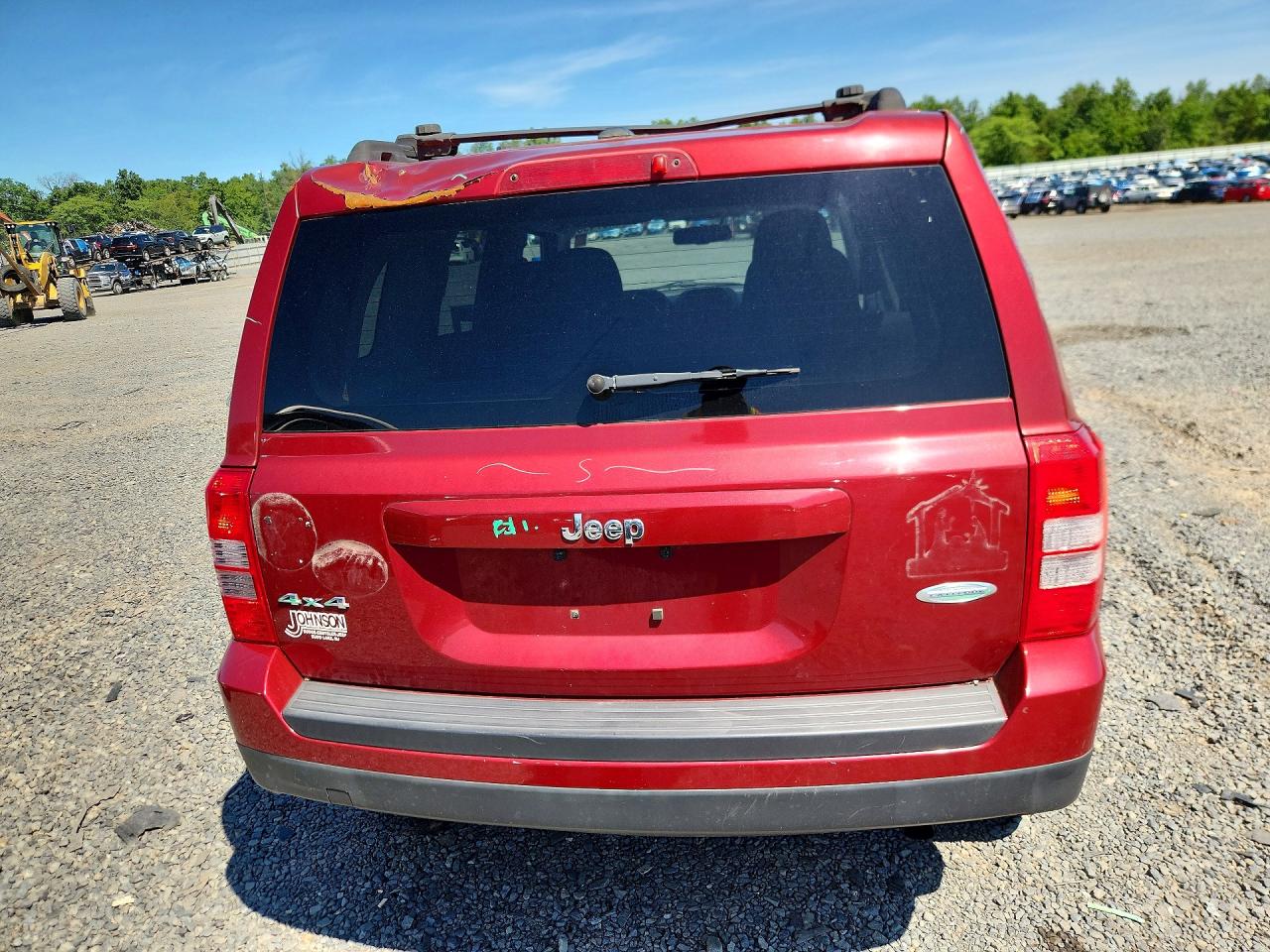 2014 Jeep Patriot Latitude Red vin: 1C4NJRFBXED501591