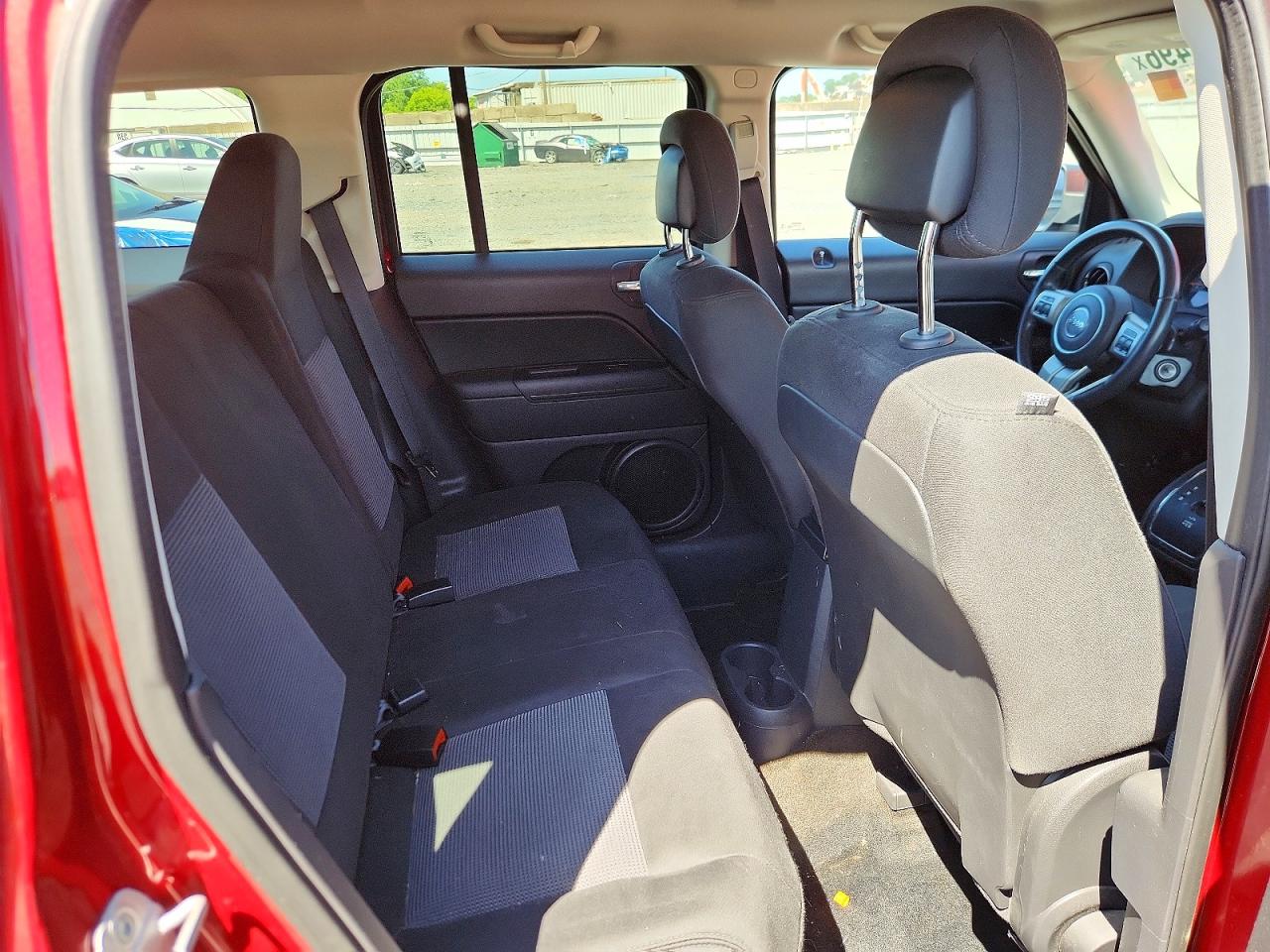 2014 Jeep Patriot Latitude Red vin: 1C4NJRFBXED501591