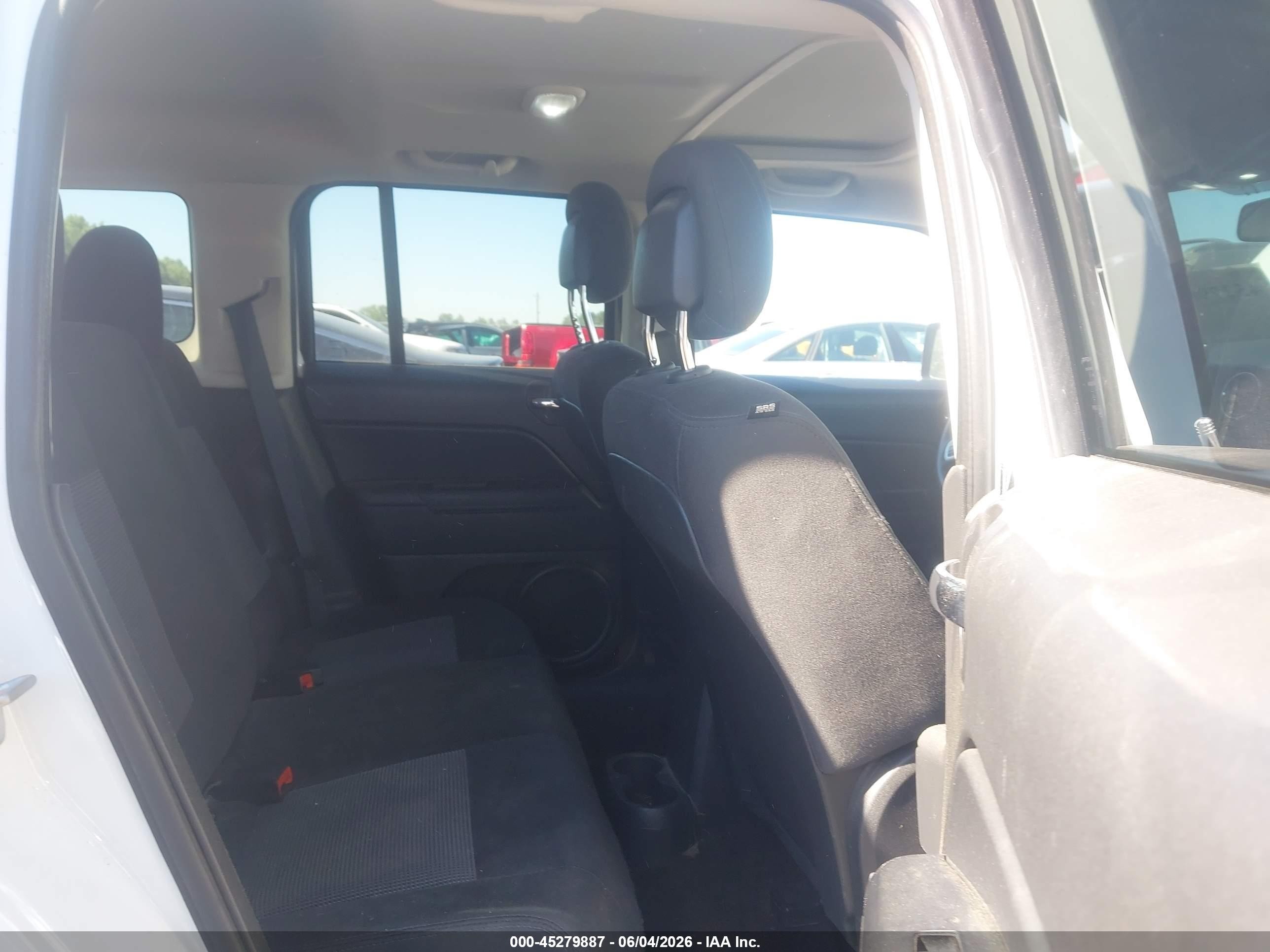 2014 Jeep Patriot Latitude White vin: 1C4NJRFBXED575691