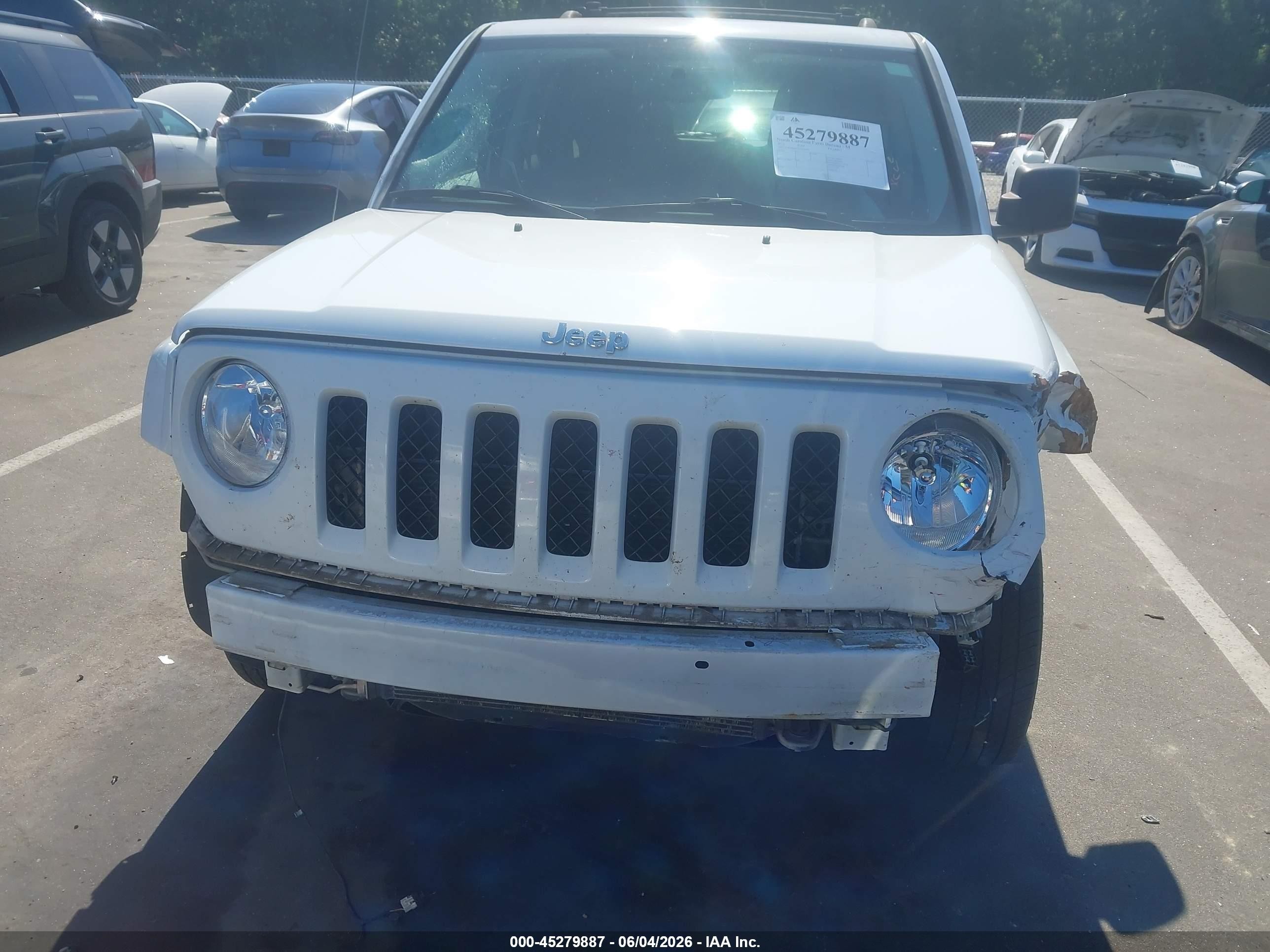 2014 Jeep Patriot Latitude White vin: 1C4NJRFBXED575691