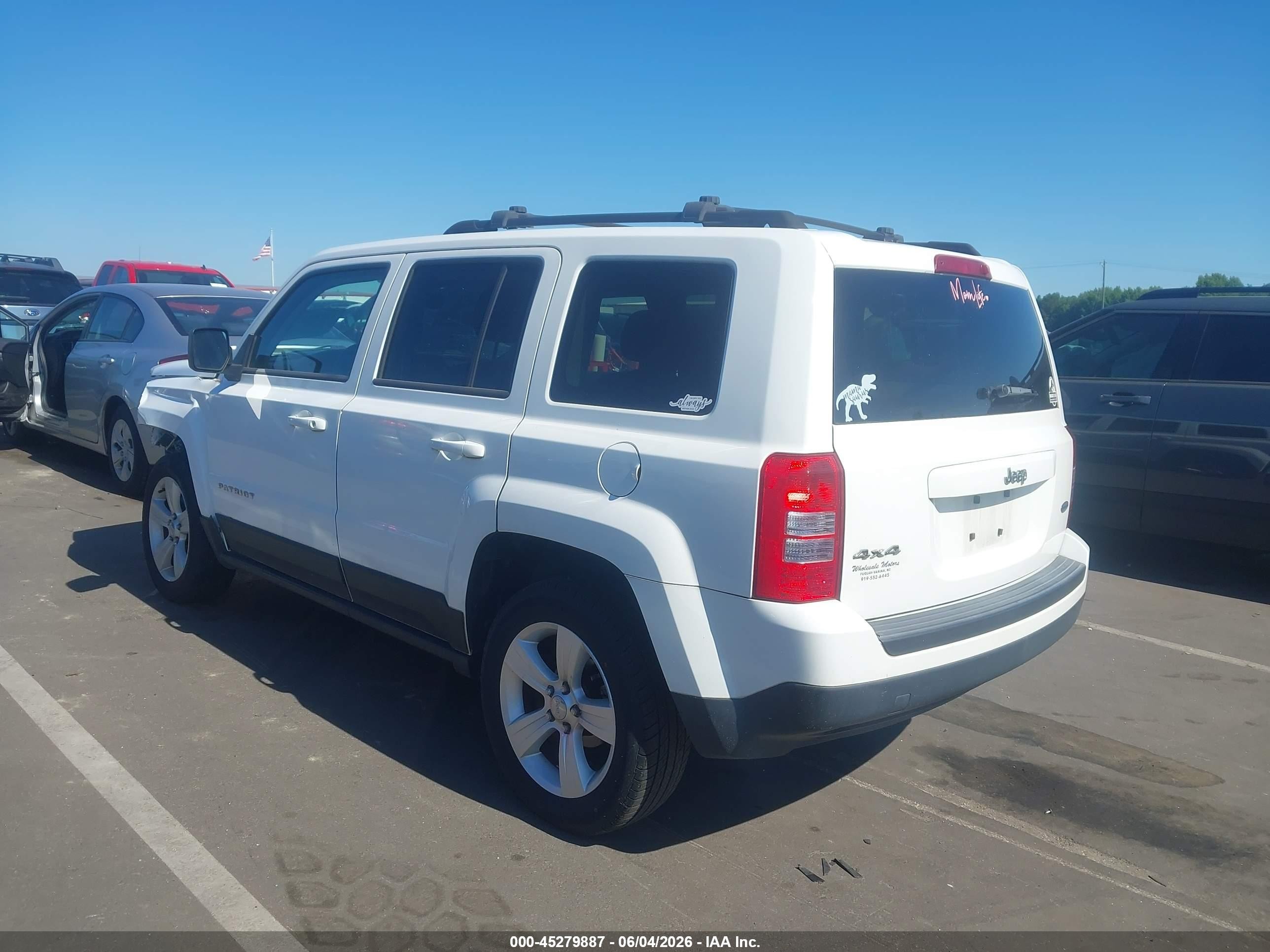 2014 Jeep Patriot Latitude White vin: 1C4NJRFBXED575691