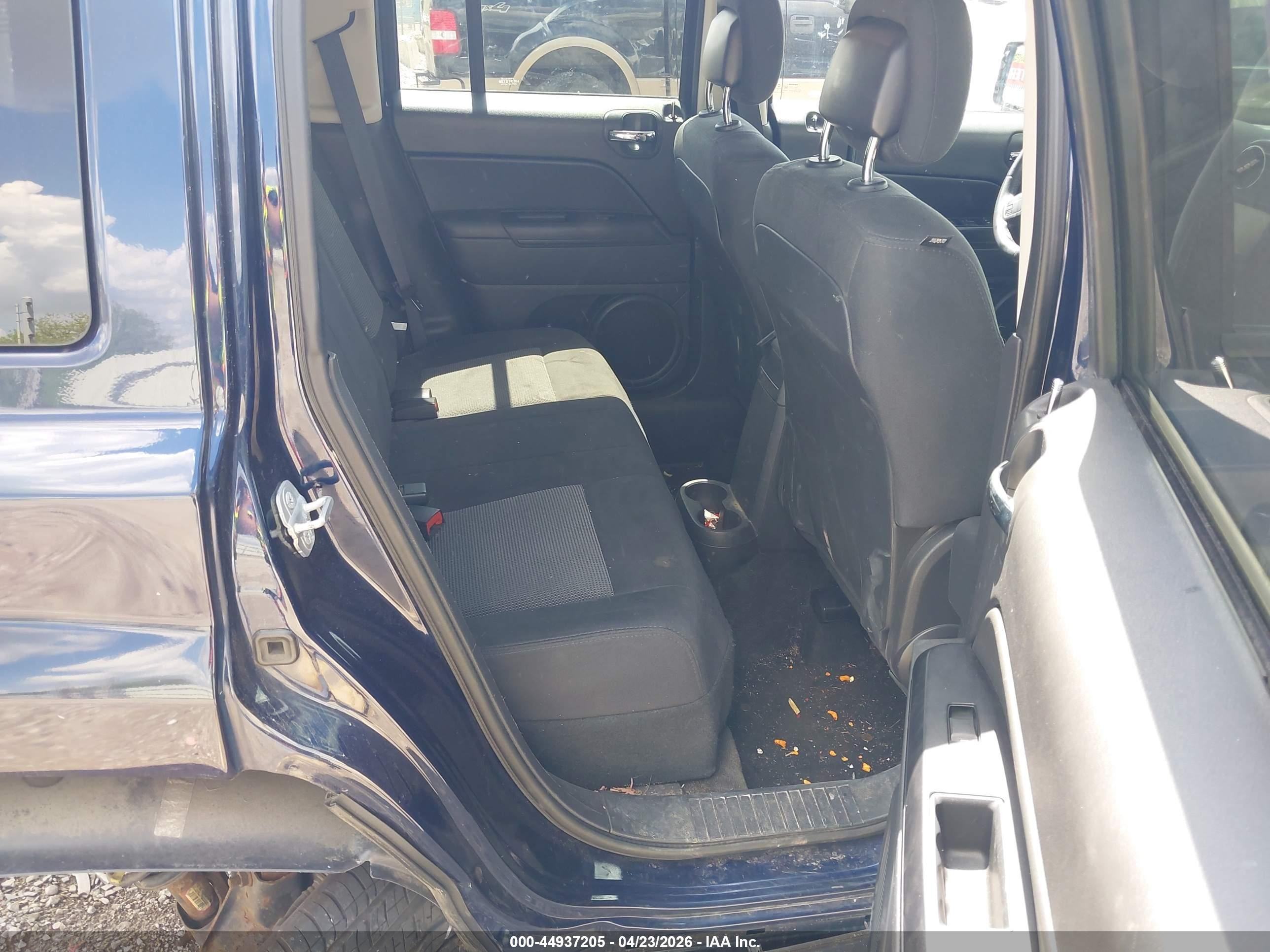 2014 Jeep Patriot Latitude Blue vin: 1C4NJRFBXED688735
