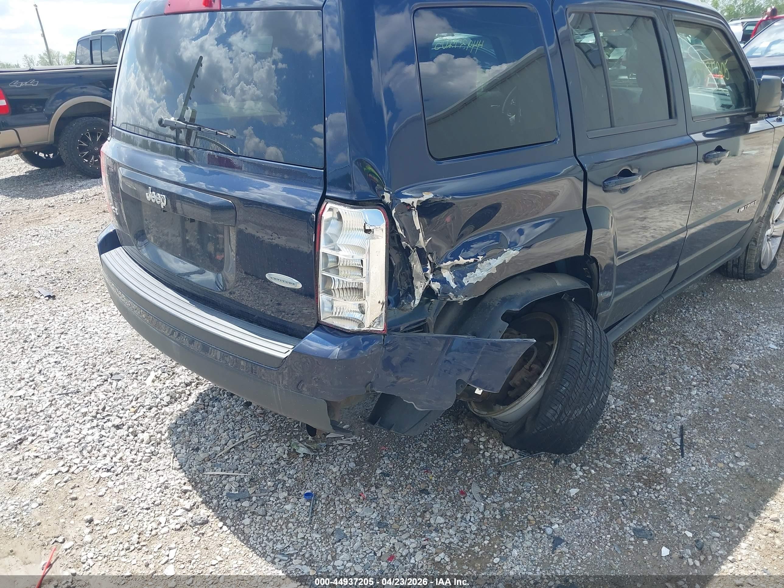2014 Jeep Patriot Latitude Blue vin: 1C4NJRFBXED688735