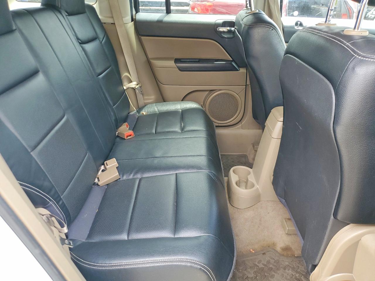 2014 Jeep Patriot Latitude White vin: 1C4NJRFBXED694003