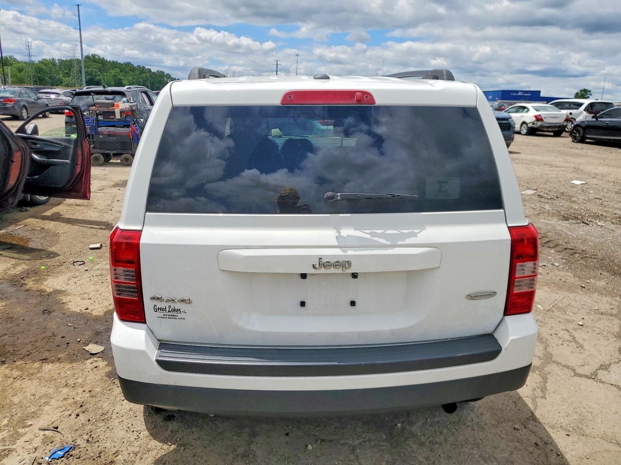2014 Jeep Patriot Latitude White vin: 1C4NJRFBXED694003