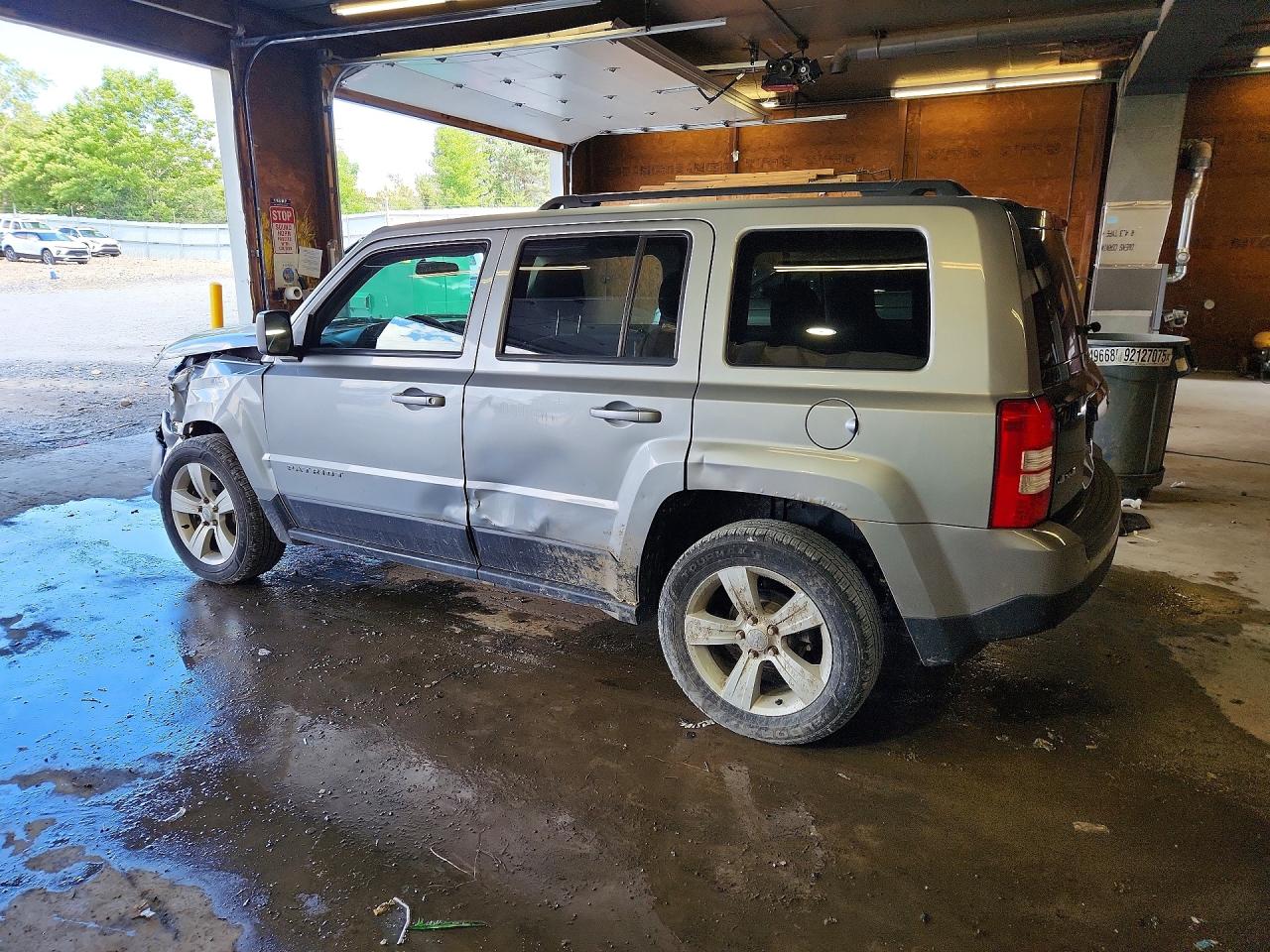 2014 Jeep Patriot Latitude Silver vin: 1C4NJRFBXED760226