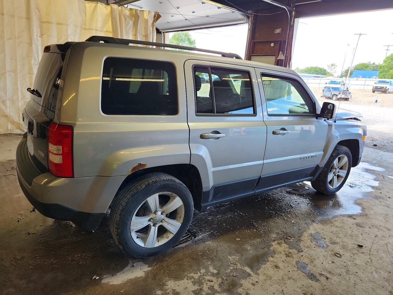2014 Jeep Patriot Latitude Silver vin: 1C4NJRFBXED760226