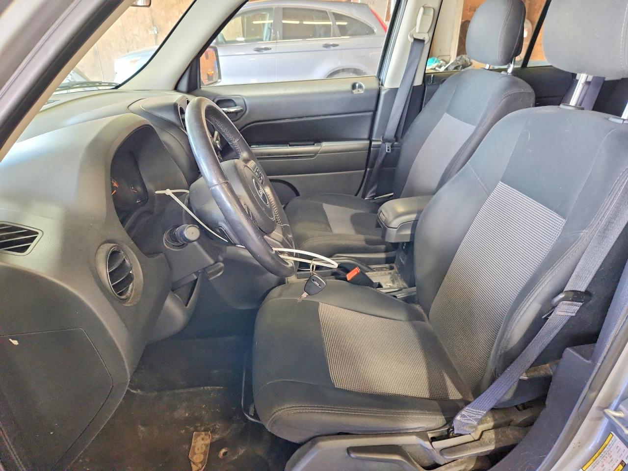 2014 Jeep Patriot Latitude Silver vin: 1C4NJRFBXED760226