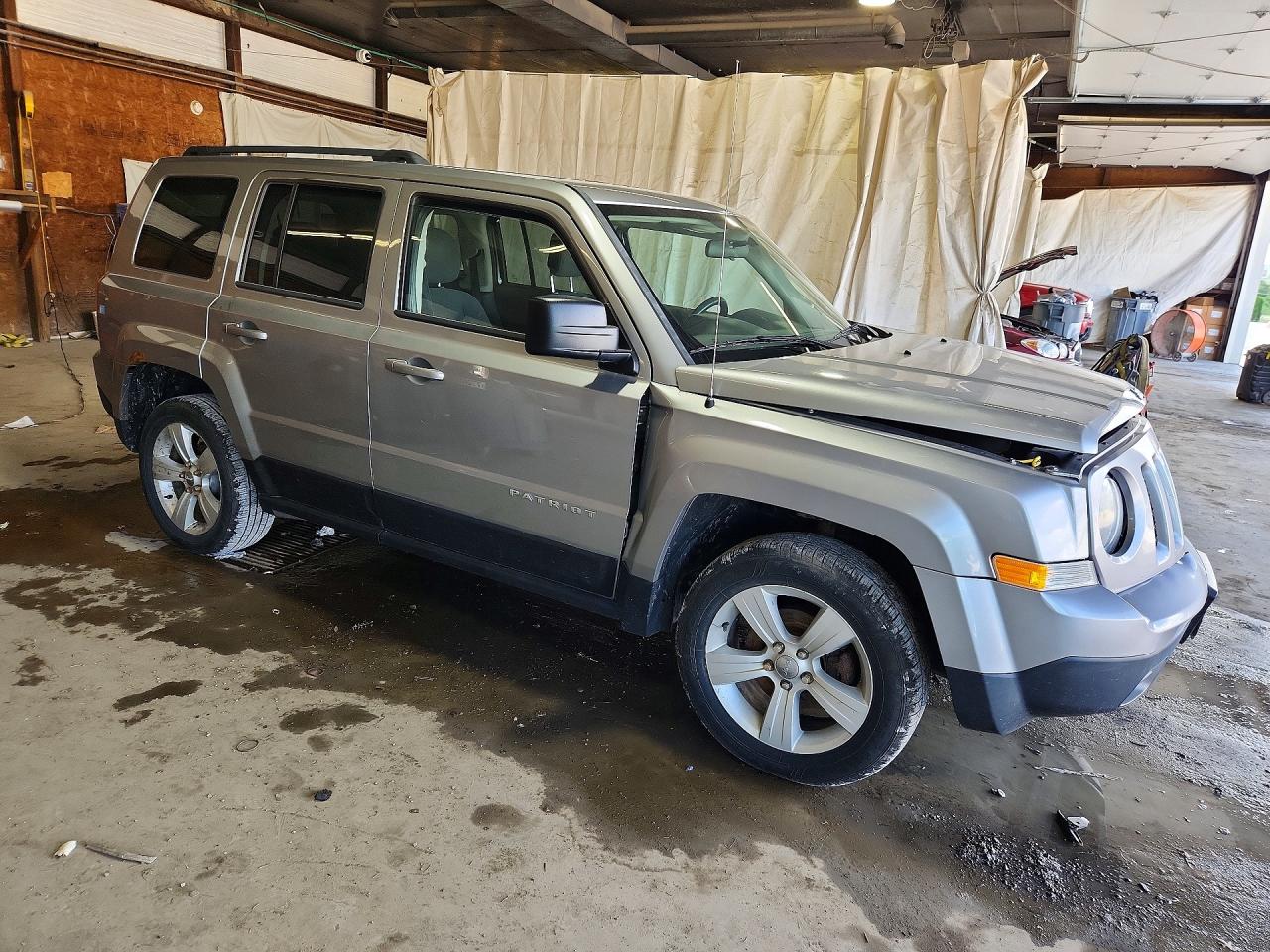 2014 Jeep Patriot Latitude Silver vin: 1C4NJRFBXED760226