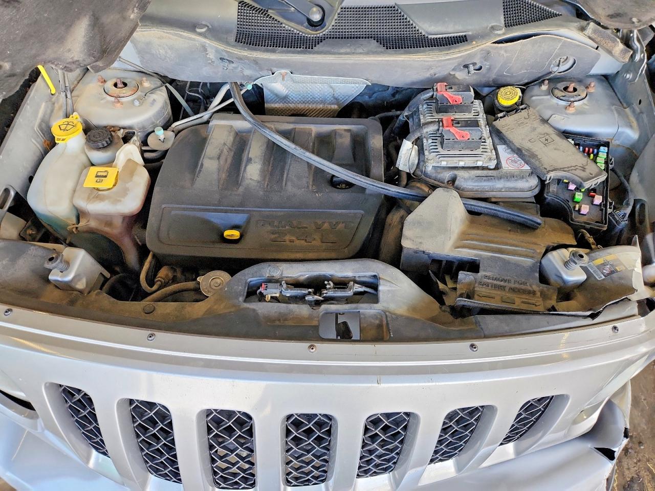 2014 Jeep Patriot Latitude Silver vin: 1C4NJRFBXED760226