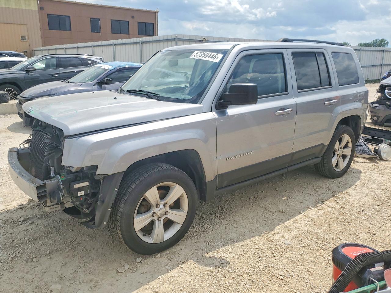 2014 Jeep Patriot Latitude Silver vin: 1C4NJRFBXED778158