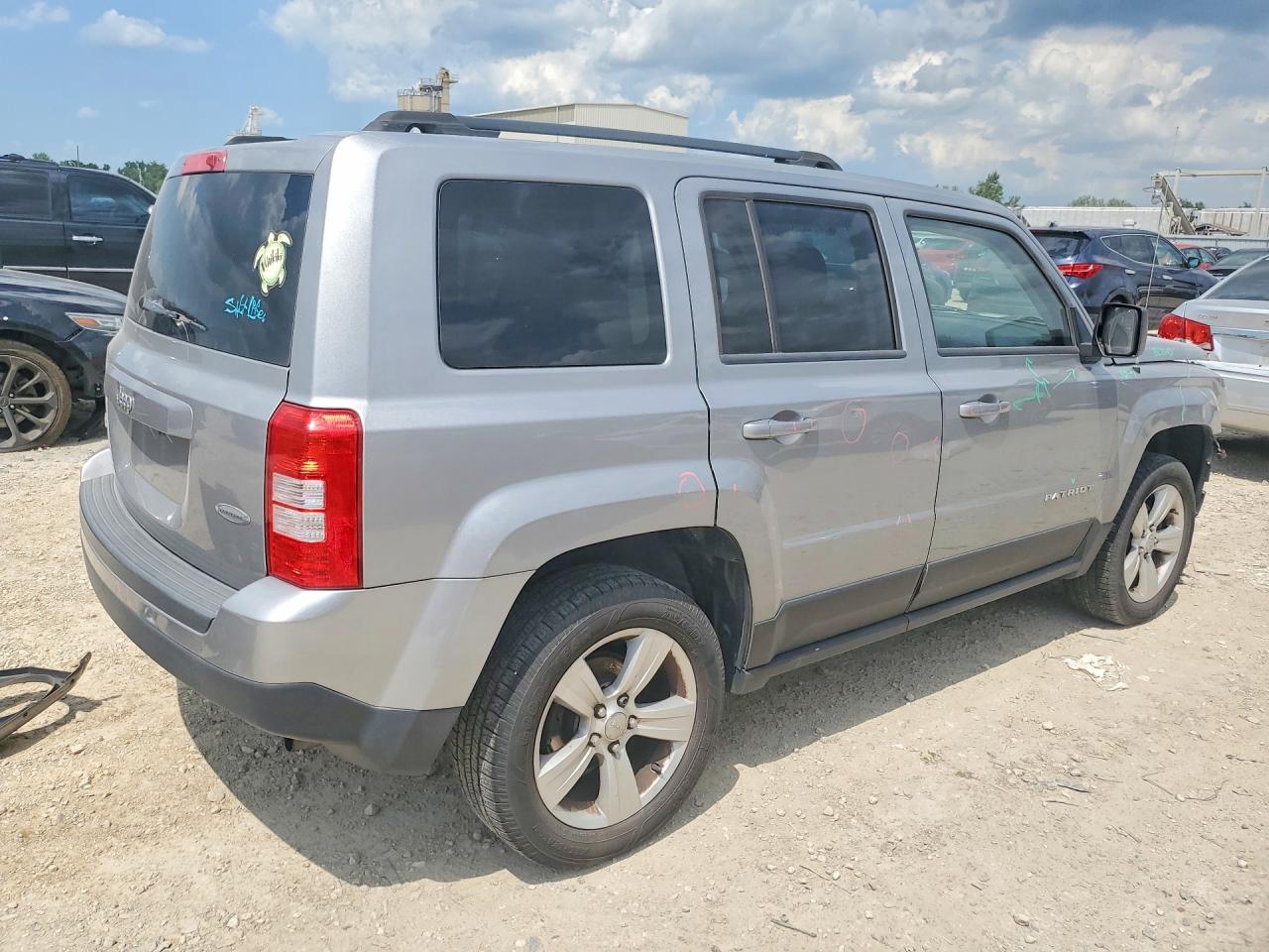 2014 Jeep Patriot Latitude Silver vin: 1C4NJRFBXED778158