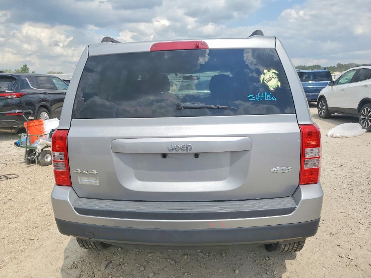 2014 Jeep Patriot Latitude Silver vin: 1C4NJRFBXED778158