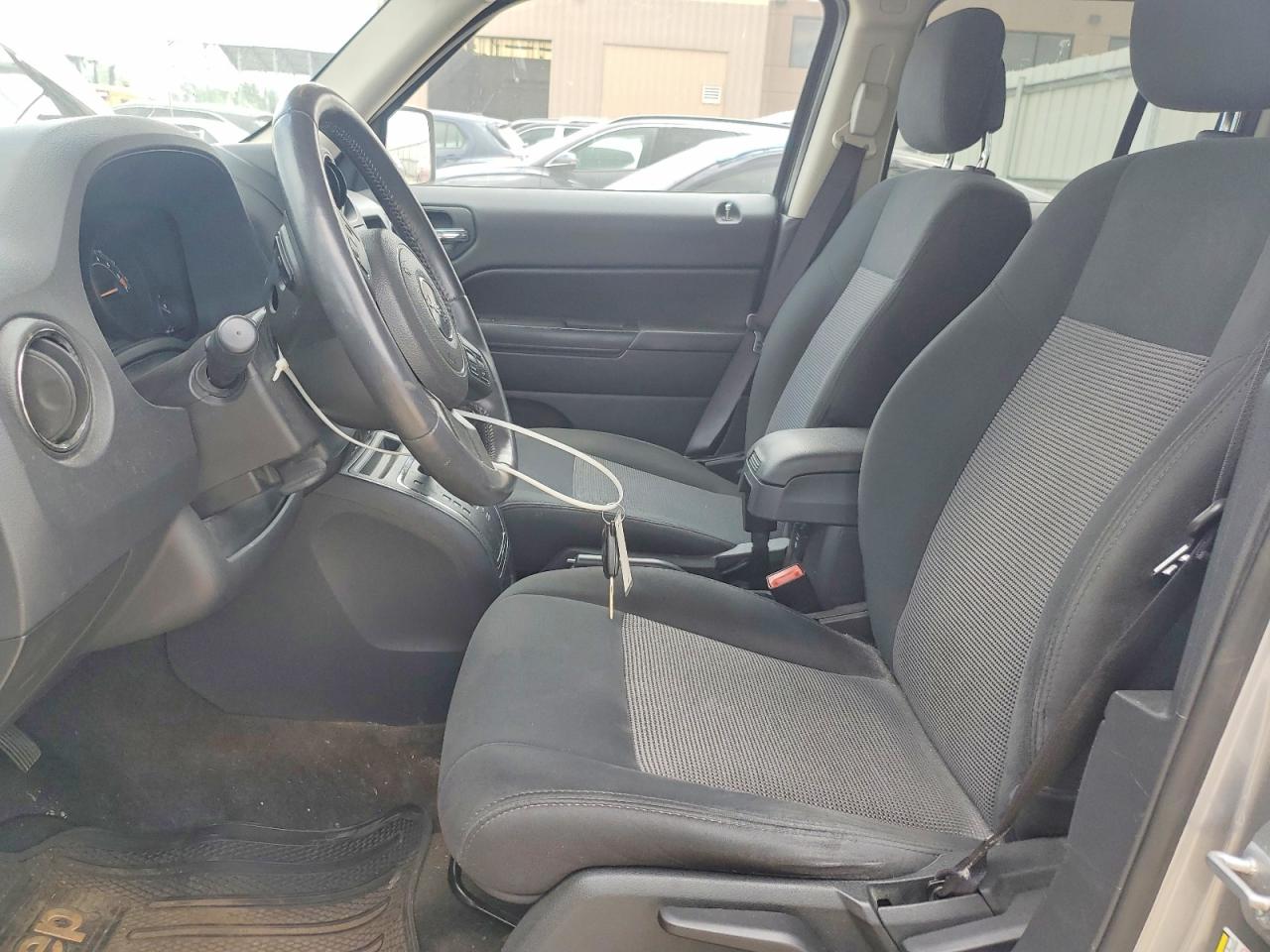 2014 Jeep Patriot Latitude Silver vin: 1C4NJRFBXED778158