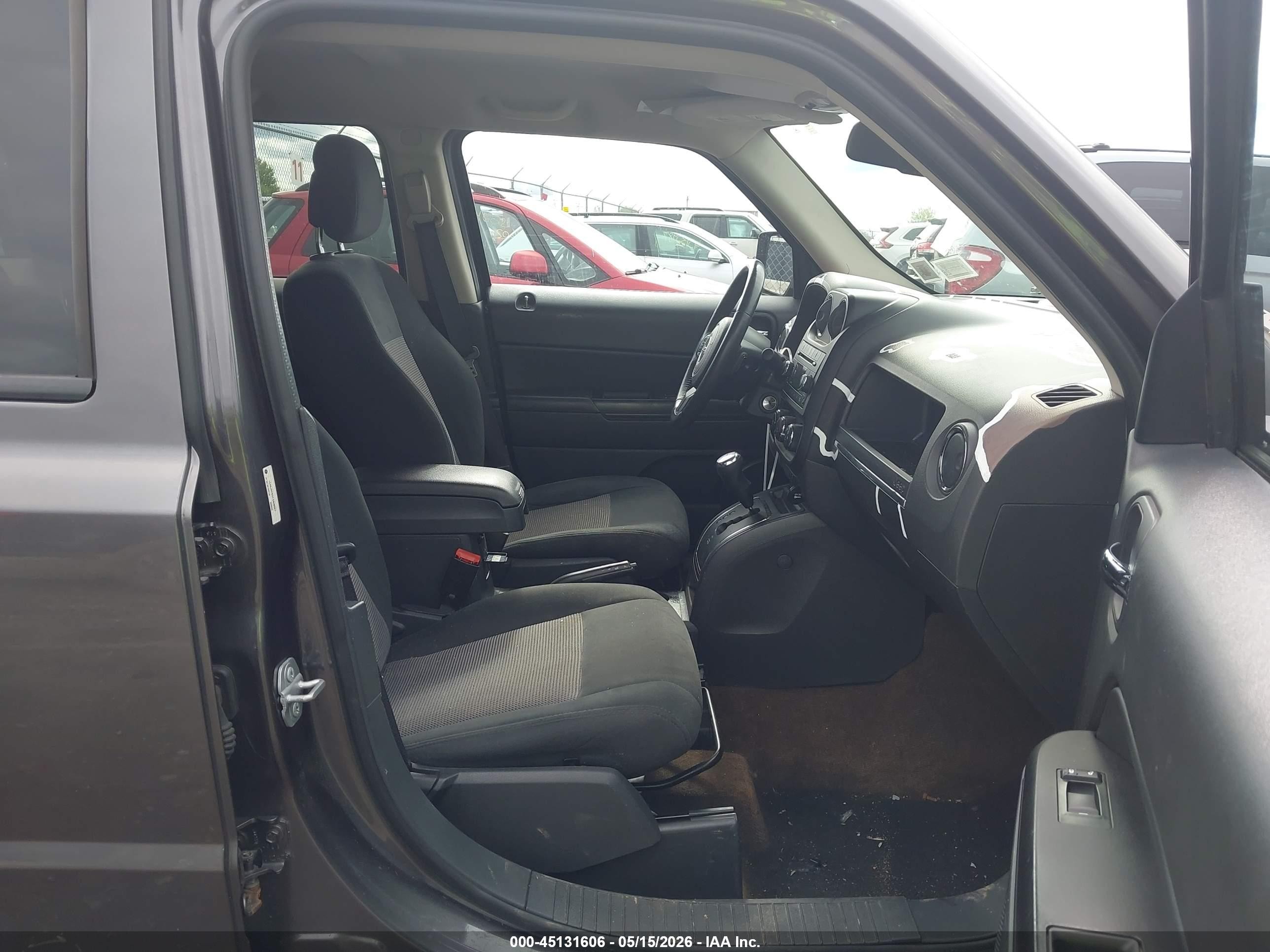 2014 Jeep Patriot Latitude Gray vin: 1C4NJRFBXED898087