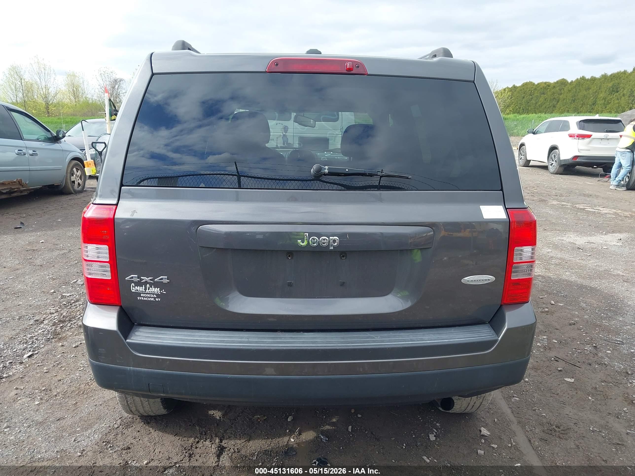 2014 Jeep Patriot Latitude Gray vin: 1C4NJRFBXED898087