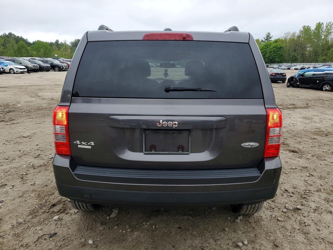 2015 Jeep Patriot Latitude Gray vin: 1C4NJRFBXFD109664