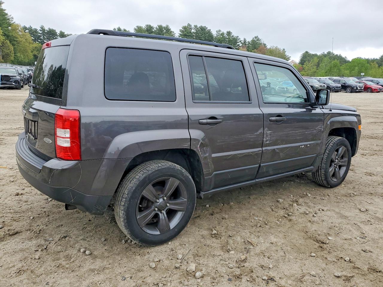 2015 Jeep Patriot Latitude Gray vin: 1C4NJRFBXFD109664