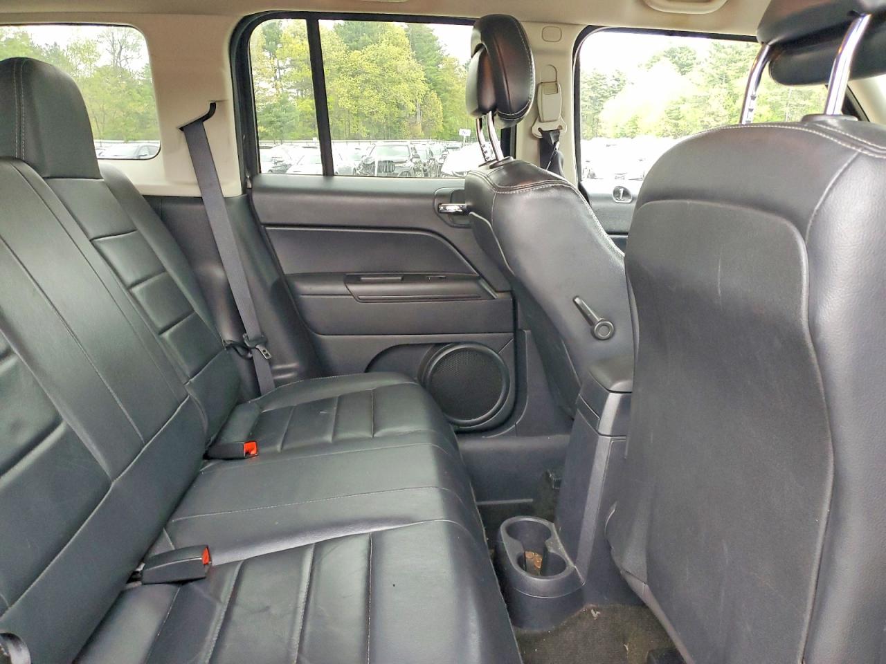 2015 Jeep Patriot Latitude Gray vin: 1C4NJRFBXFD109664