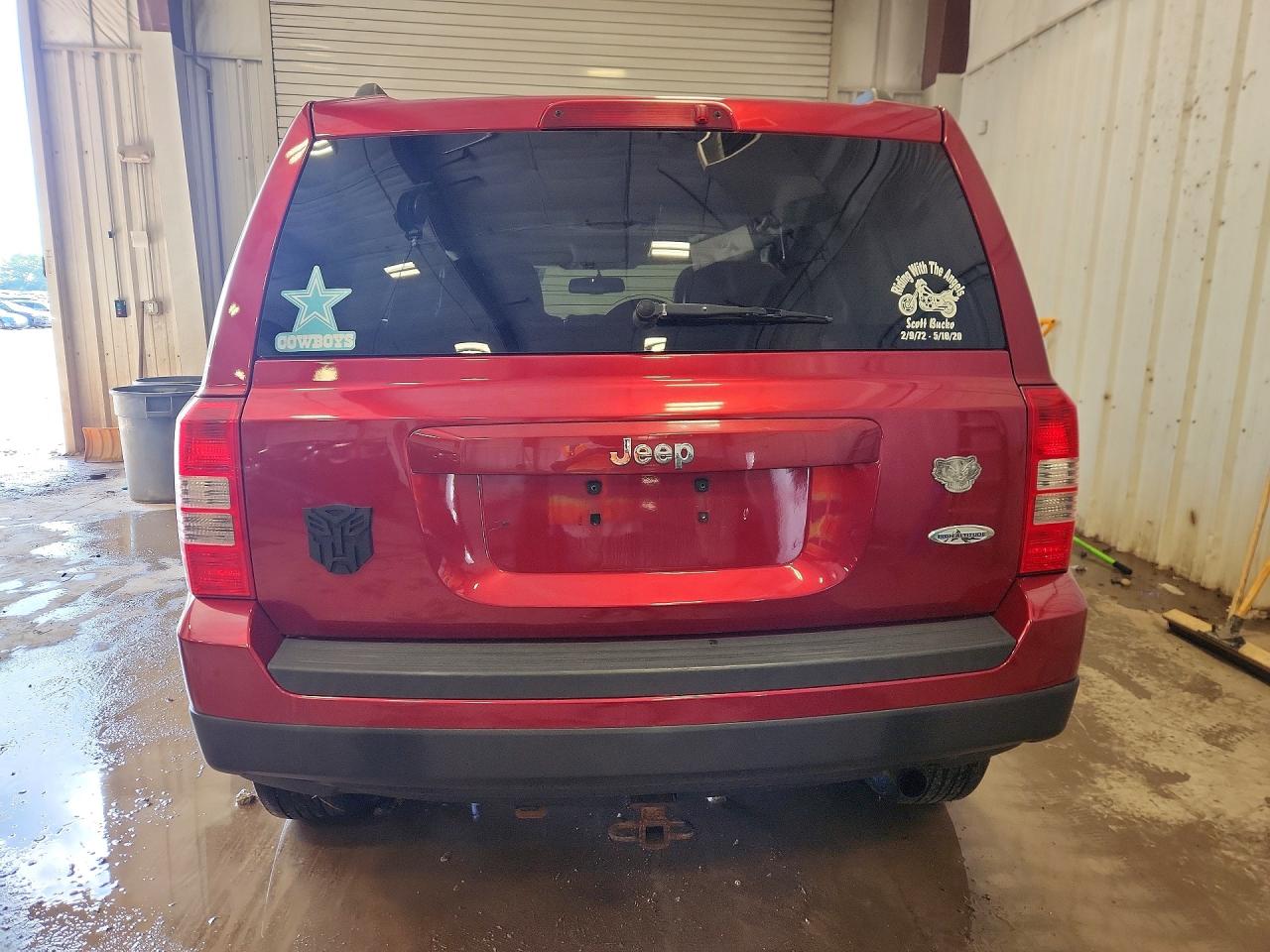 2015 Jeep Patriot Latitude Red vin: 1C4NJRFBXFD154491