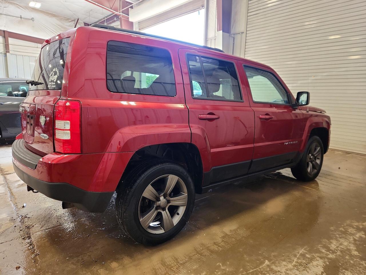 2015 Jeep Patriot Latitude Red vin: 1C4NJRFBXFD154491