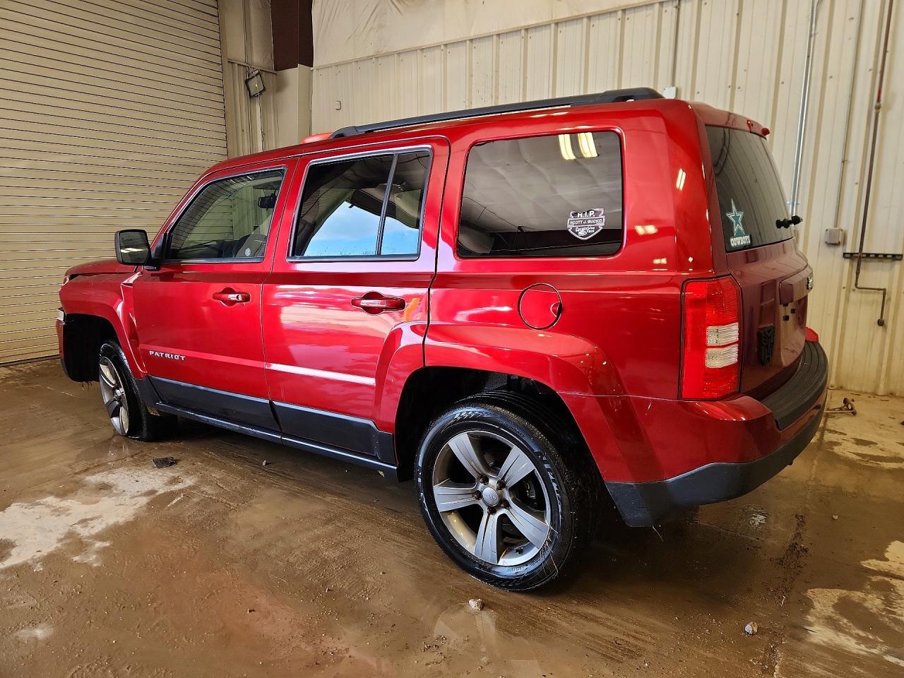 2015 Jeep Patriot Latitude Red vin: 1C4NJRFBXFD154491