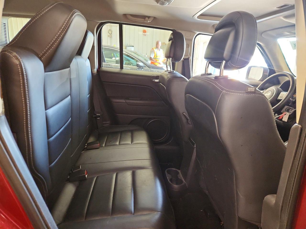 2015 Jeep Patriot Latitude Red vin: 1C4NJRFBXFD154491