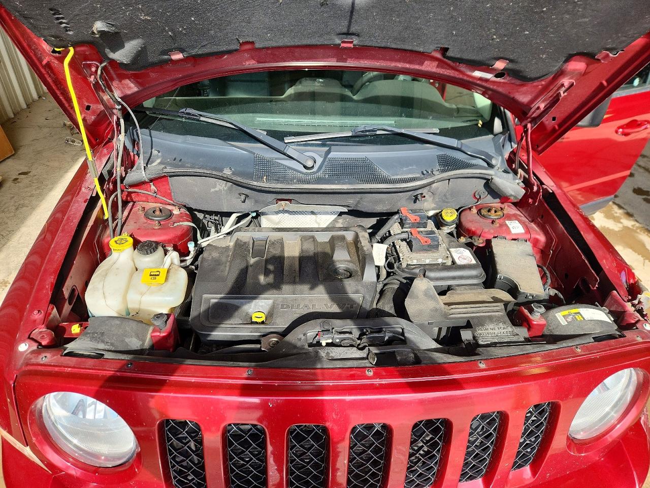 2015 Jeep Patriot Latitude Red vin: 1C4NJRFBXFD154491