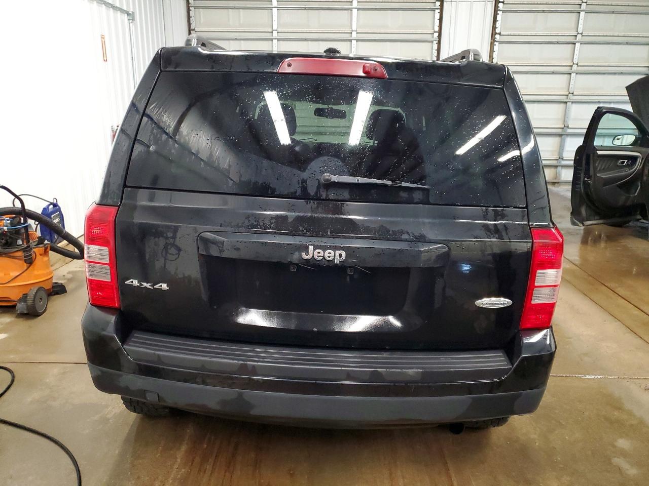 2015 Jeep Patriot Latitude Black vin: 1C4NJRFBXFD176345