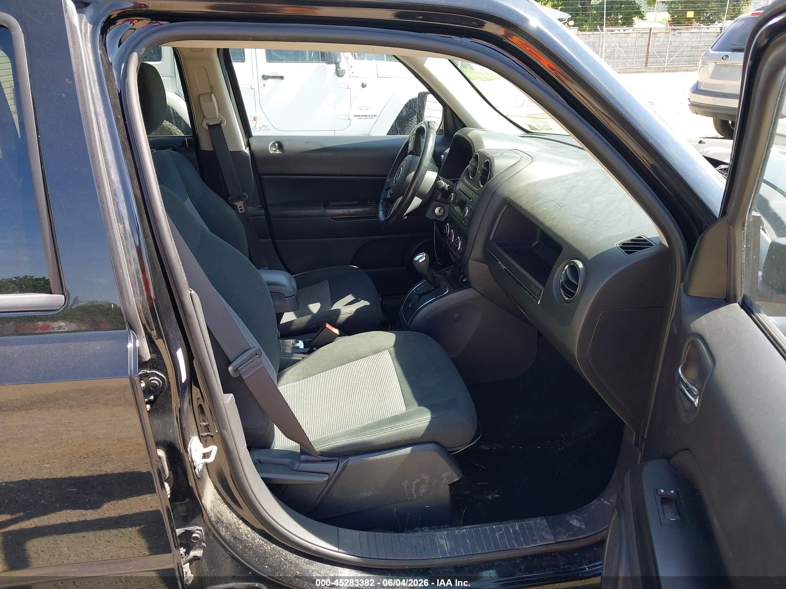 2015 Jeep Patriot Latitude Black vin: 1C4NJRFBXFD184686